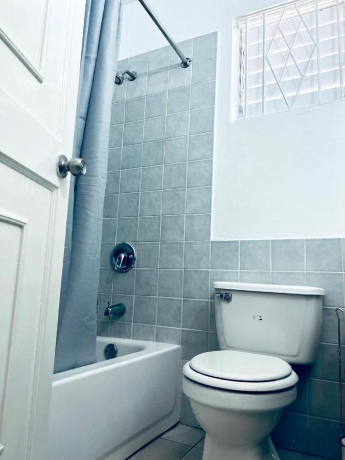 Cozy Central 1-Bed Apartment In Кингстън Екстериор снимка