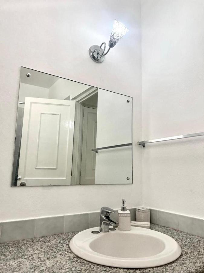Cozy Central 1-Bed Apartment In Кингстън Екстериор снимка